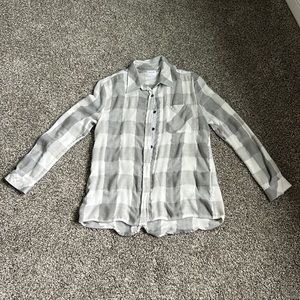 Ashlee by Amaryllis plaid long sleeve shirt size small gray and white